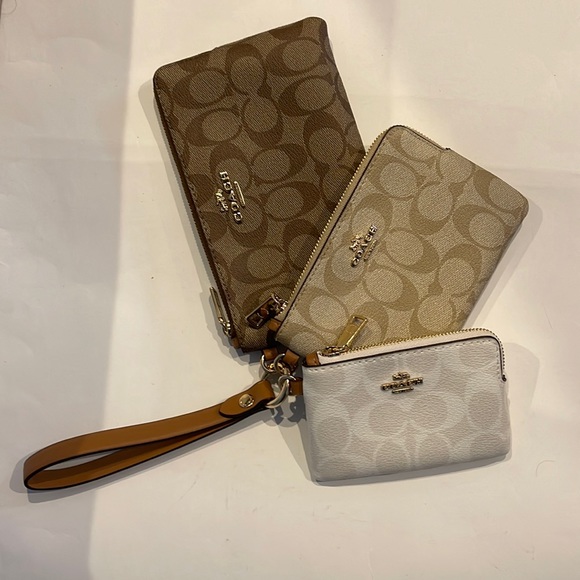 Coach Handbags - Coach NWT Corner Zip Trio in Signature Canvas, detachable wrist strap.